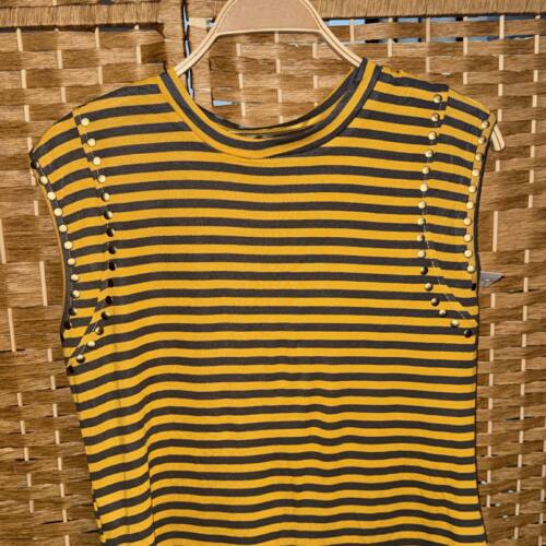 CAMISETA TACHUELAS AMARILLA Y VERDE