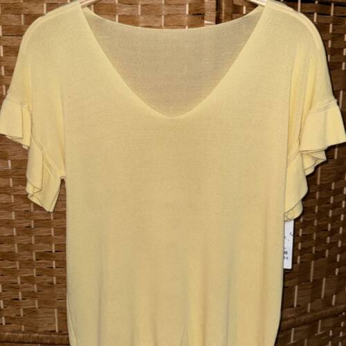 camiseta volante amarillo pastel