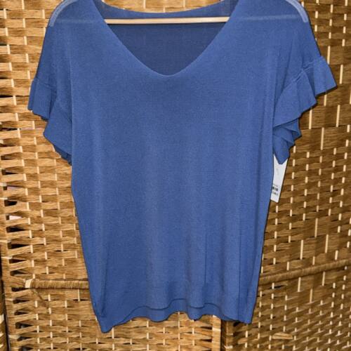 camiseta azul volante